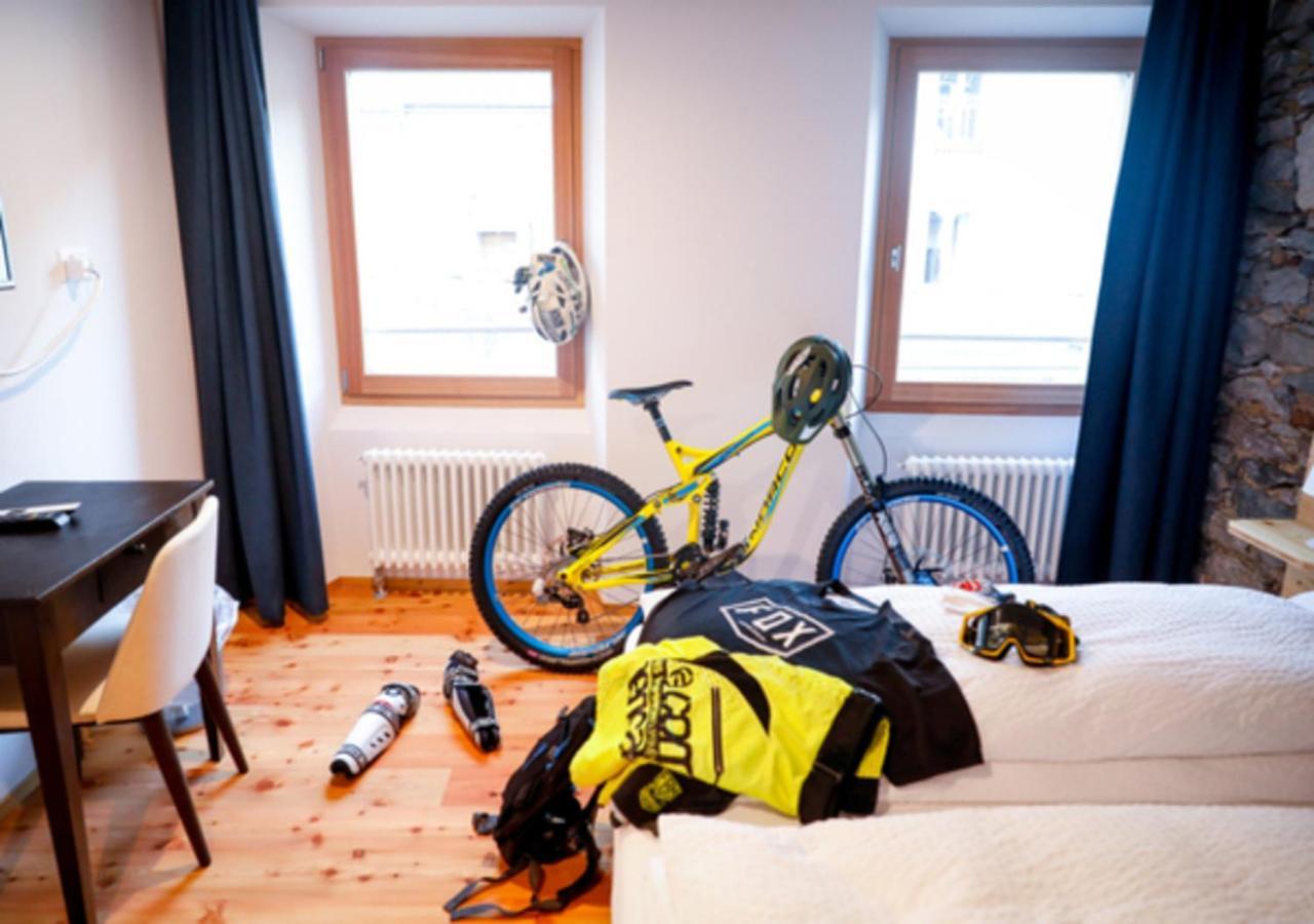 Отель Bed&Bike Tremola San Gottardo Айроло Экстерьер фото
